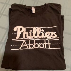 XL Philadelphia Phillies baseball x Abbott elementary Black T-Shirt
